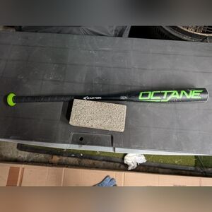 Used Easton Octane Youth Baseball Bat YB39 29 in 17 oz 2 1/4 inch Barrel